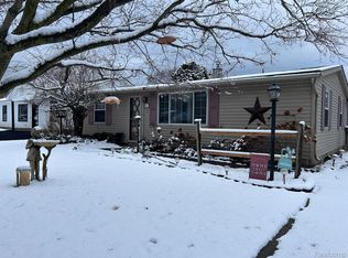 802 Vernita Dr, Lake Orion, MI 48362