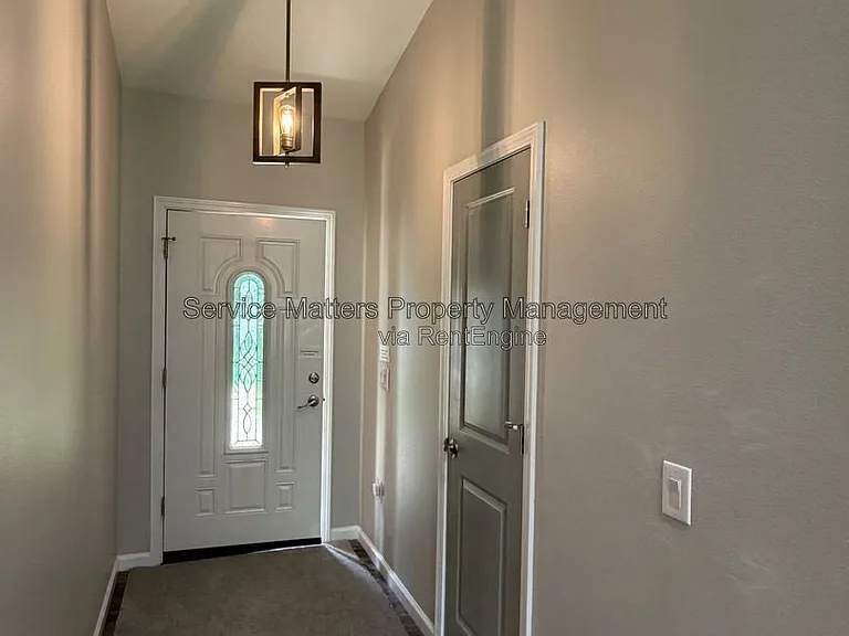 5553 Riviera Dr — Photo 4
