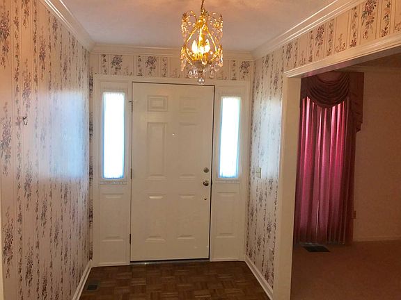 3rd image of 915 Foster Ave