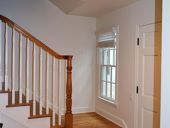 5th image of 1144 Yale St APT 3