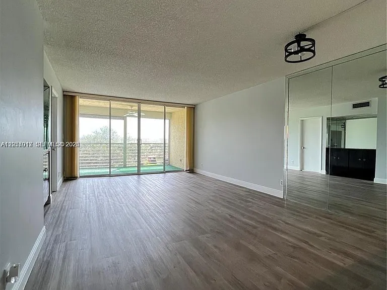 9520 Seagrape Dr #403 — Photo 7