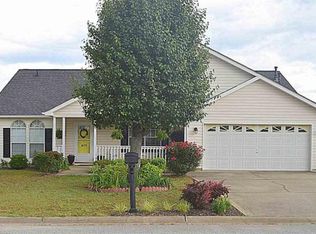 409 Raspberry Ln, Fountain Inn, SC 29644