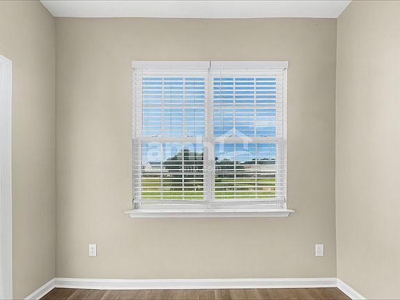 5th image of 578 English Oak Cir