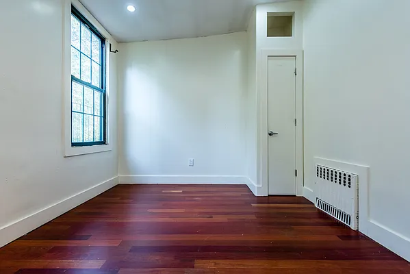 Rented by Nooklyn NYC LLC | media 28