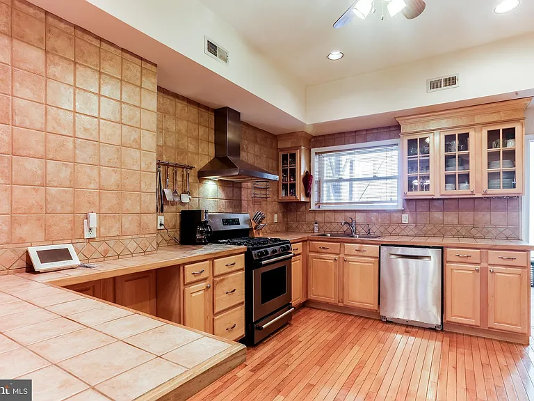 814 S Clinton St — Photo 12