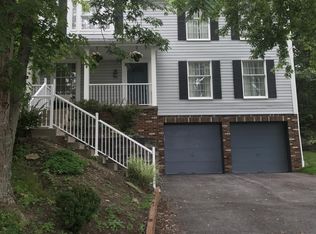 737 Robin Dr, Pittsburgh, PA 15220