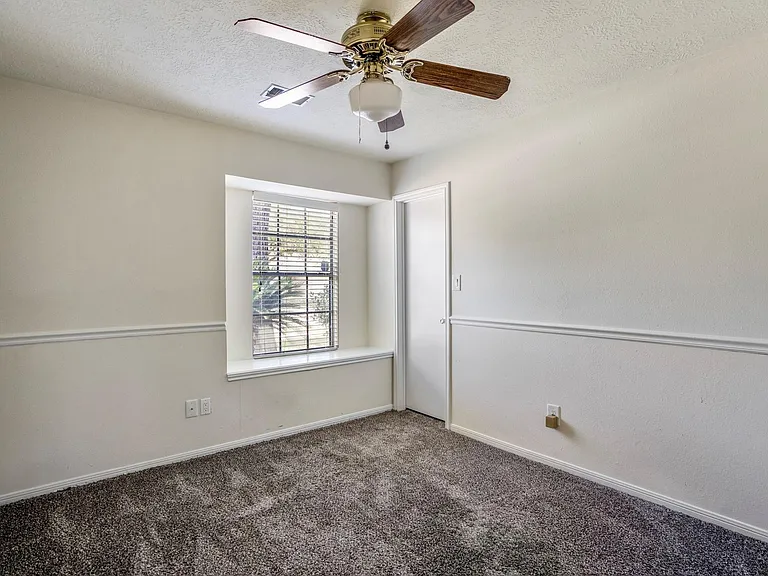 5211 Roserock Ln — Photo 24