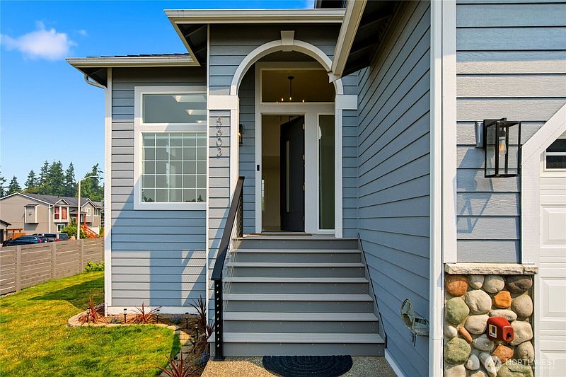 3rd image of 5603 79th Avenue NE