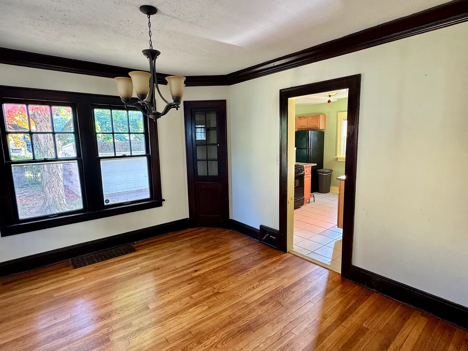 3 bed, 1.5 bath, 1430 sqft, $1,690 — Photo 3