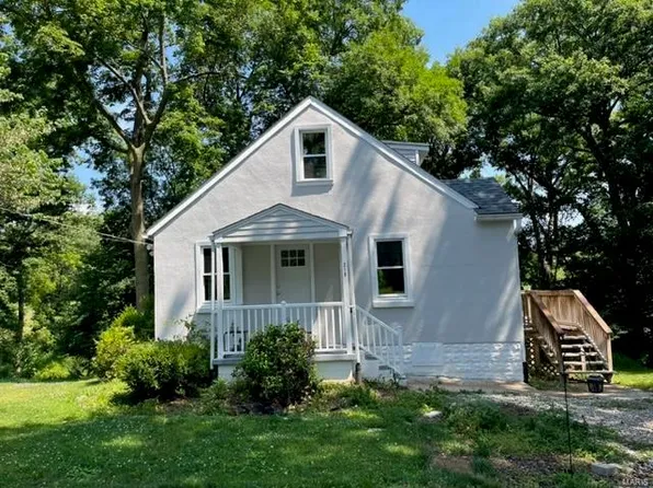 210 Luella Ave, Godfrey, IL 62035