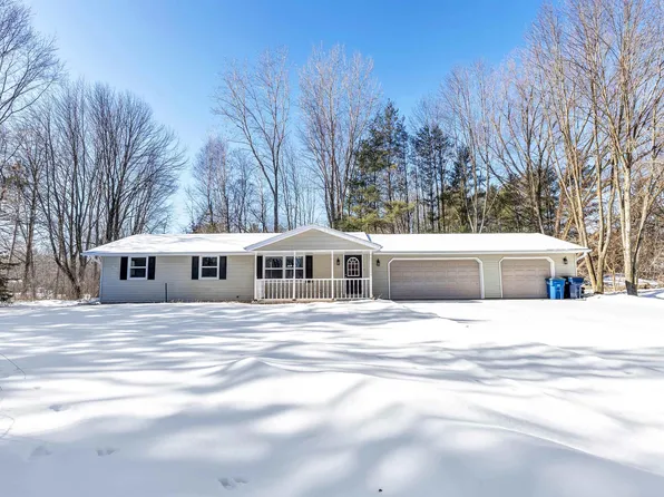 2801 Meadow Flower Ln, Suamico, WI 54313
