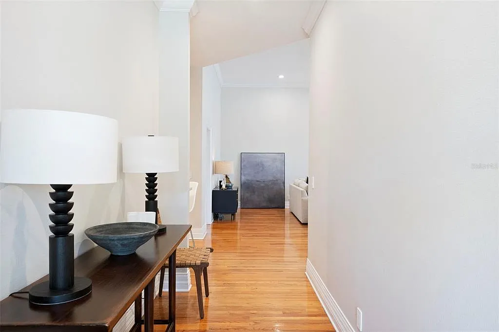 3 bed, 2.5 bath, 3362 sqft, $7,500 — Photo 2