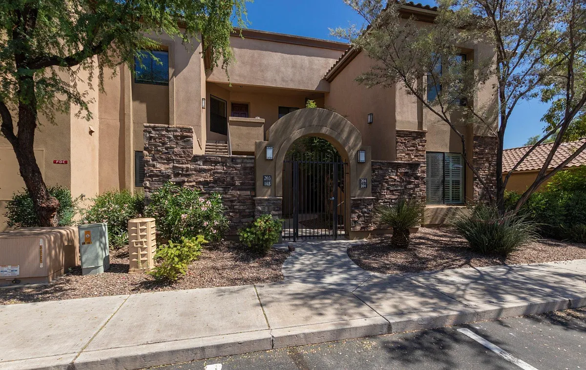 Building Photo - 7027 Scottsdale Rd #104