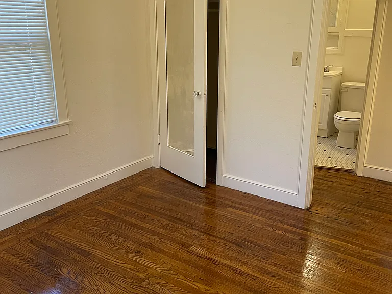 817 25th St #1B — Photo 5
