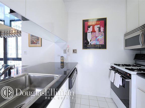 4th image of 200-210 E 65th St #18C