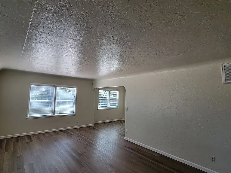1251 Sunrise Ave — Photo 4
