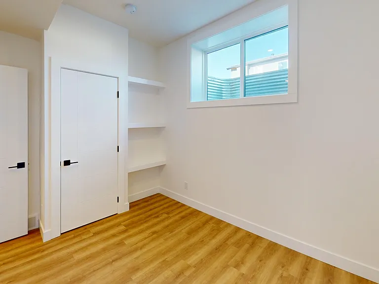 3555R 21st Ave SW — Photo 4