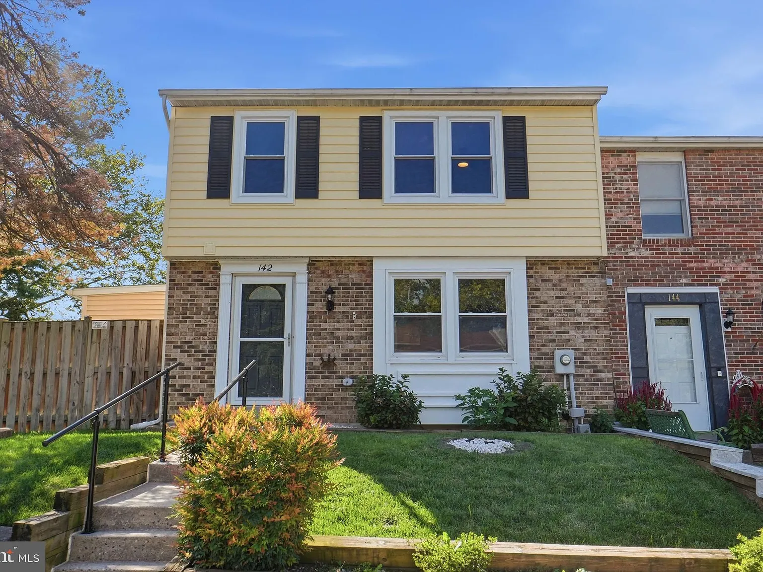 3 bed, 2.5 bath, 1364 sqft, $2,500 — Photo 2