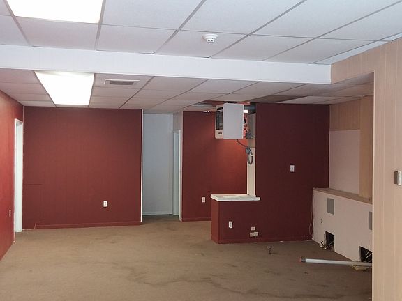 4th image of 208 Franklin St #Storefront