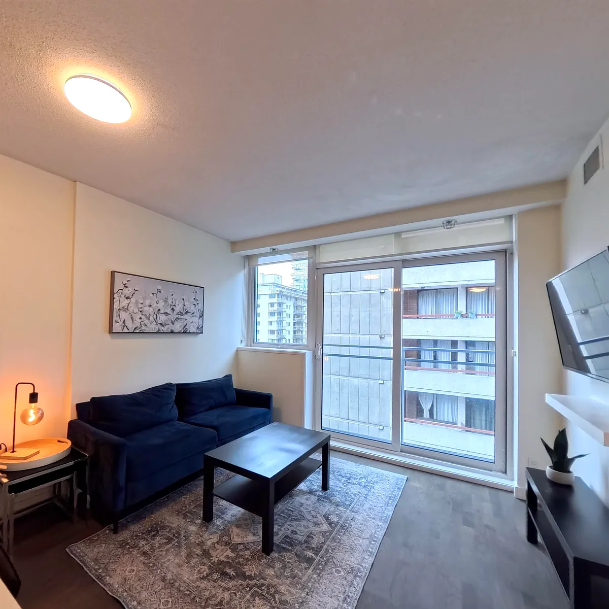 Building Photo - 1009 Harwood St #811