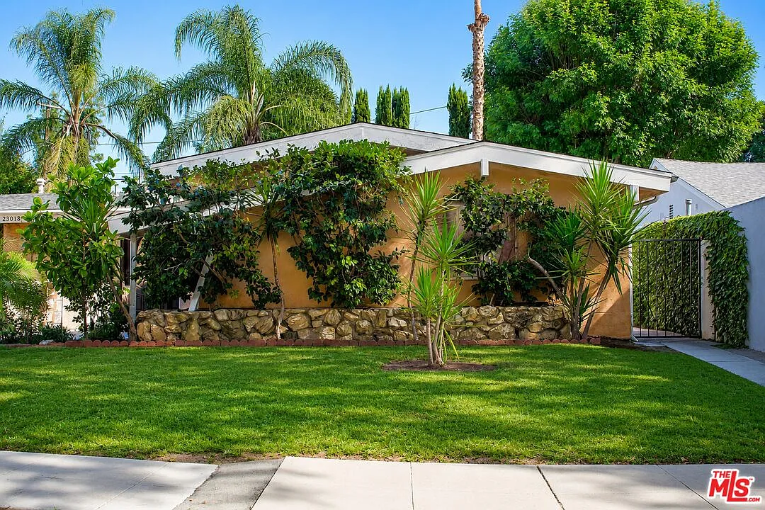 3 bed, 2.5 bath, 1942 sqft, $5,000 — Photo 3