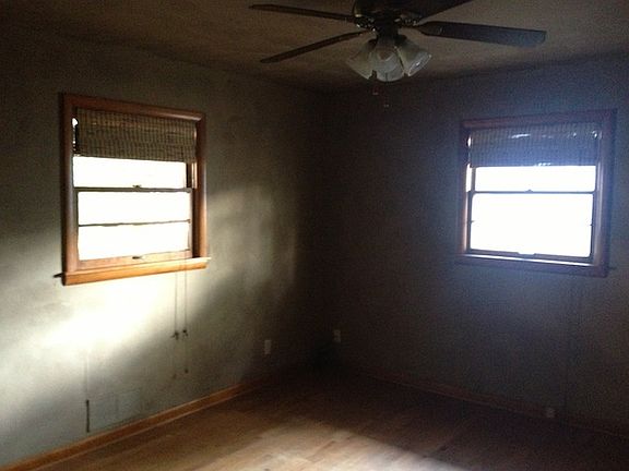 5th image of 3328 Thelma St