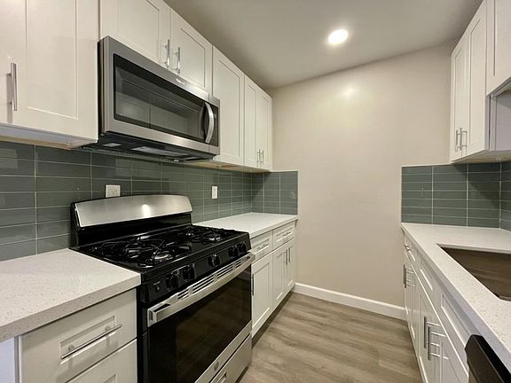 5th image of 1533 Yale St APT D