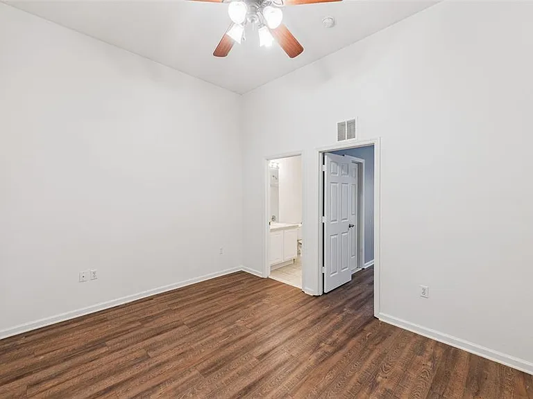 2561 Galliano Cir — Photo 25