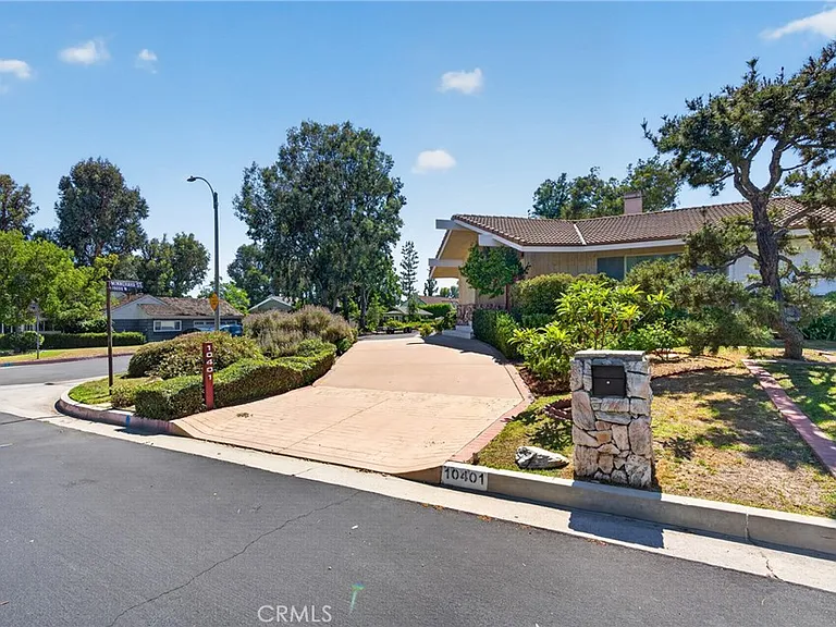 10401 Wystone Ave — Photo 3