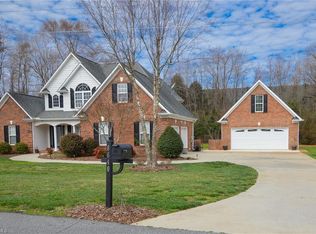 6640 Rollingwood Dr, Clemmons, NC 27012