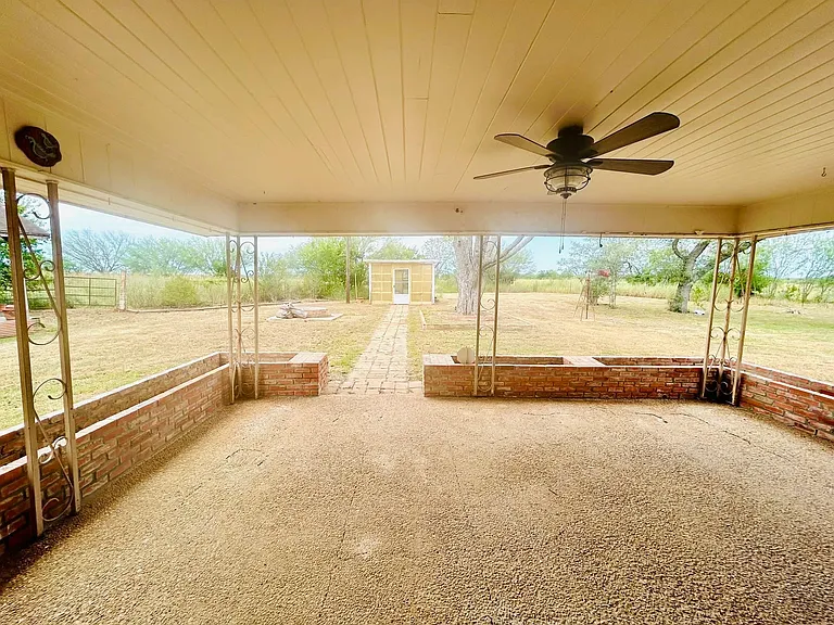 1040 N Highway 80 — Photo 29