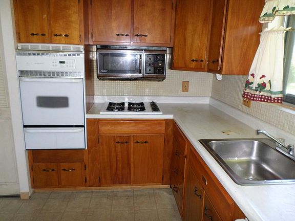 4th image of 8409 Jacklin Ave