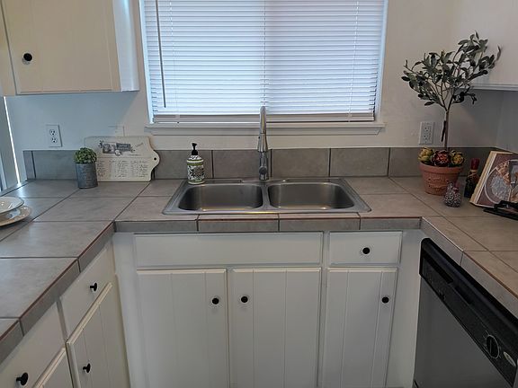 2nd image of 820 21st St SE