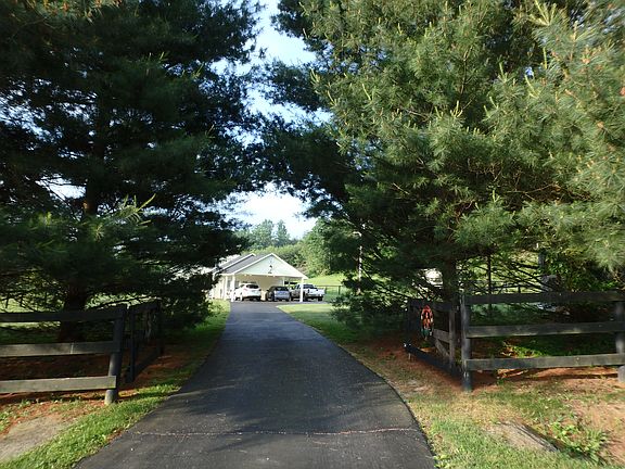 3rd image of 1337 Black Creek Rd