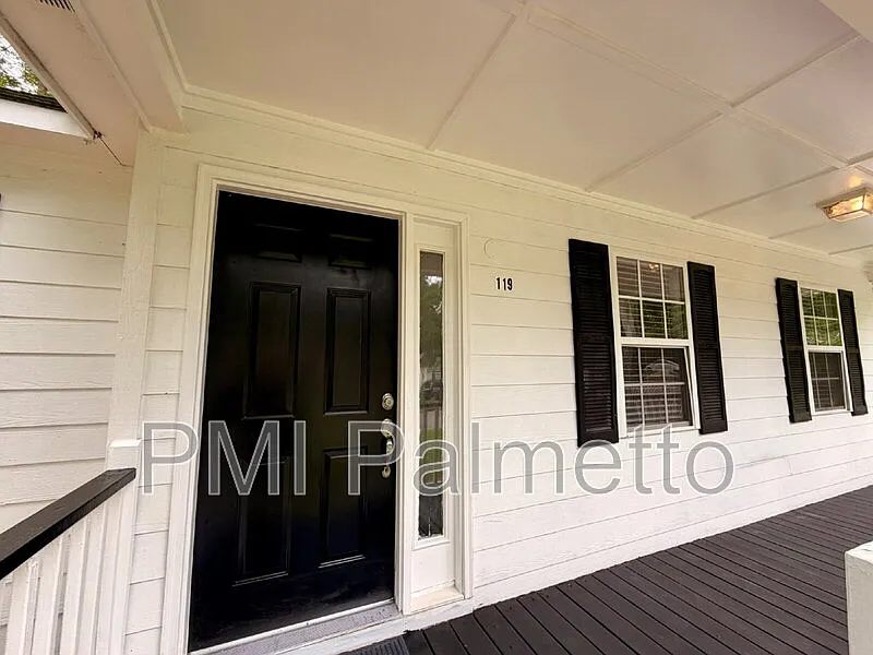 4 bed, 2.0 bath, 1448 sqft, $1,625 — Photo 2