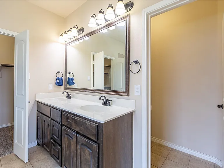 637 Peach Ln — Photo 15
