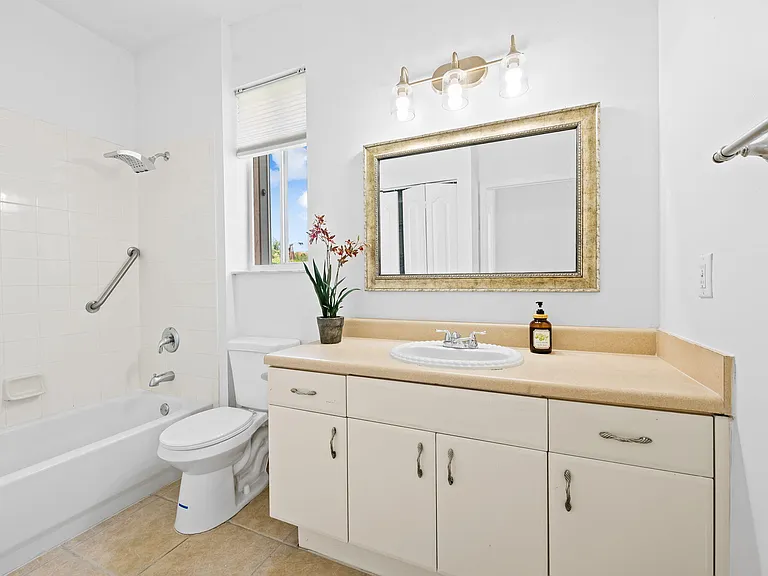 19389 SW 64th St — Photo 13