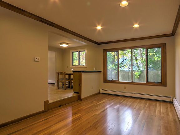 3rd image of 58 Bradley Ave