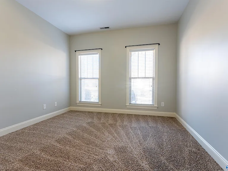 525 W Mossyleaf Dr SW — Photo 3