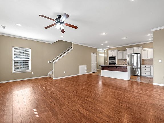 3rd image of 537 N Keats Dr