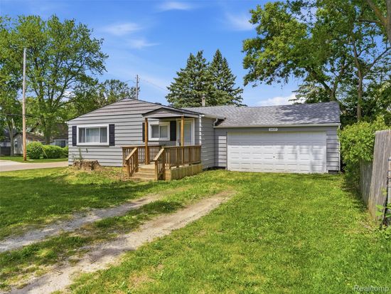 1437 E Parkwood Ave, Burton, MI 48529