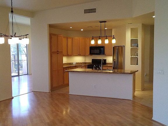Dining & Kitchen
