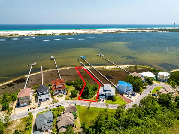 234 Tecumseh Ln, Mary Esther, FL 32569