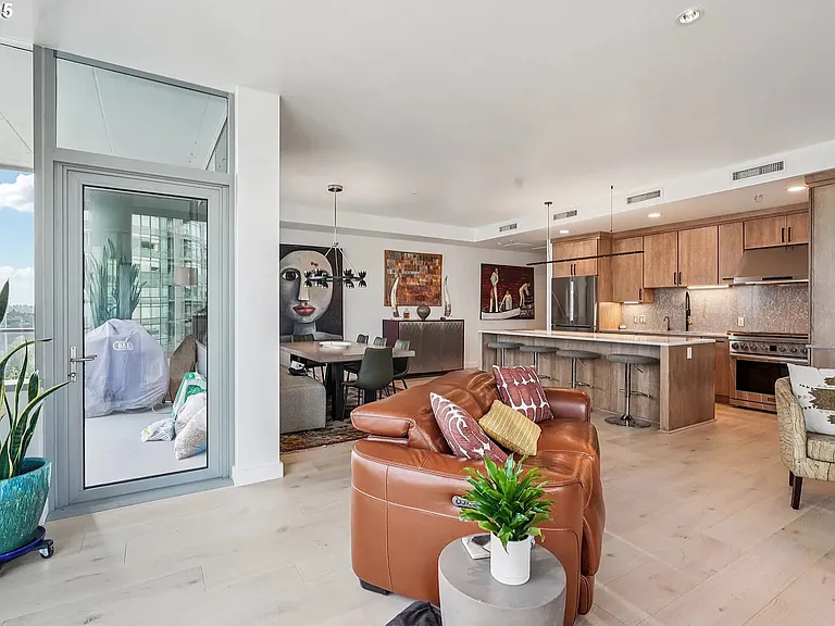 841 SW Gaines St #1400 — Photo 2