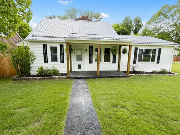 105 Miller Ave, Oak Hill, WV 25901