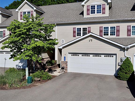 2nd image of 134 Sciota Garden Rd #6