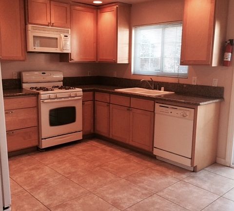 2nd image of 976 Elm Ave
