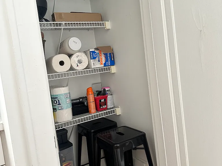 1010 Hi Pointe Pl #5 — Photo 9