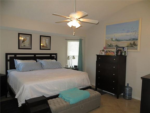 5th image of 2233 SE Heathwood Cir
