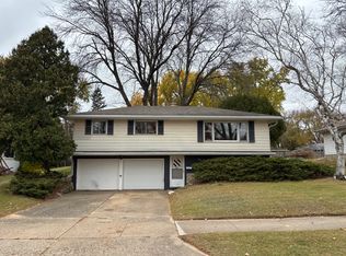 4806 Goldfinch Dr, Madison, WI 53714